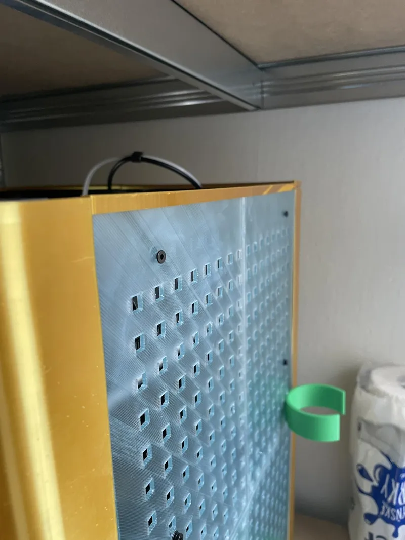 Top edge cover for minimal shell pegboard sides