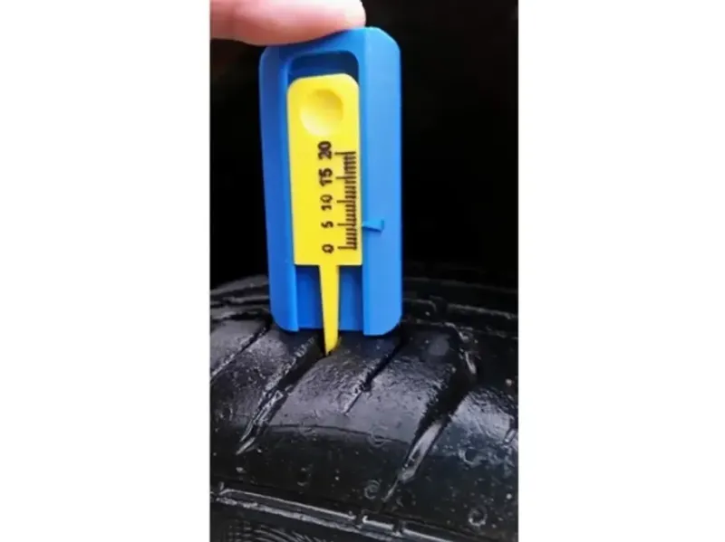 Measuring tire groove