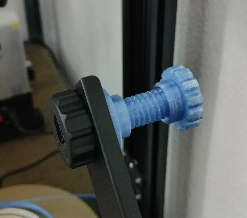Spool holder for cardboard spools