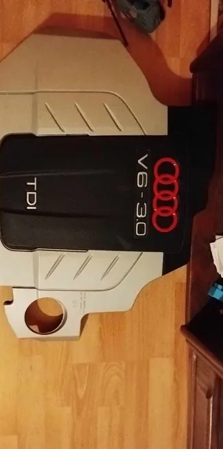 Audi logo on the 2.7/3.0 TDI engine cover