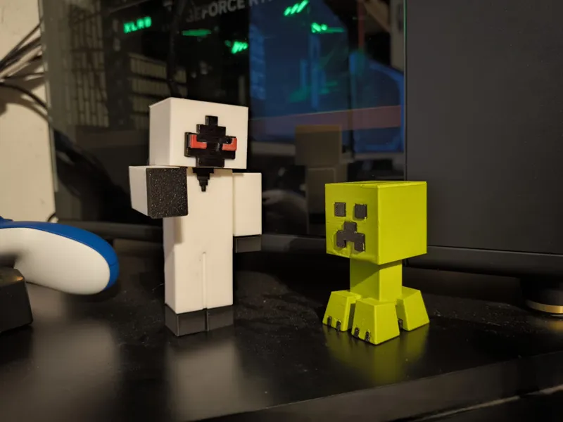 Minecraft - Monstre noir habillé en blanc 