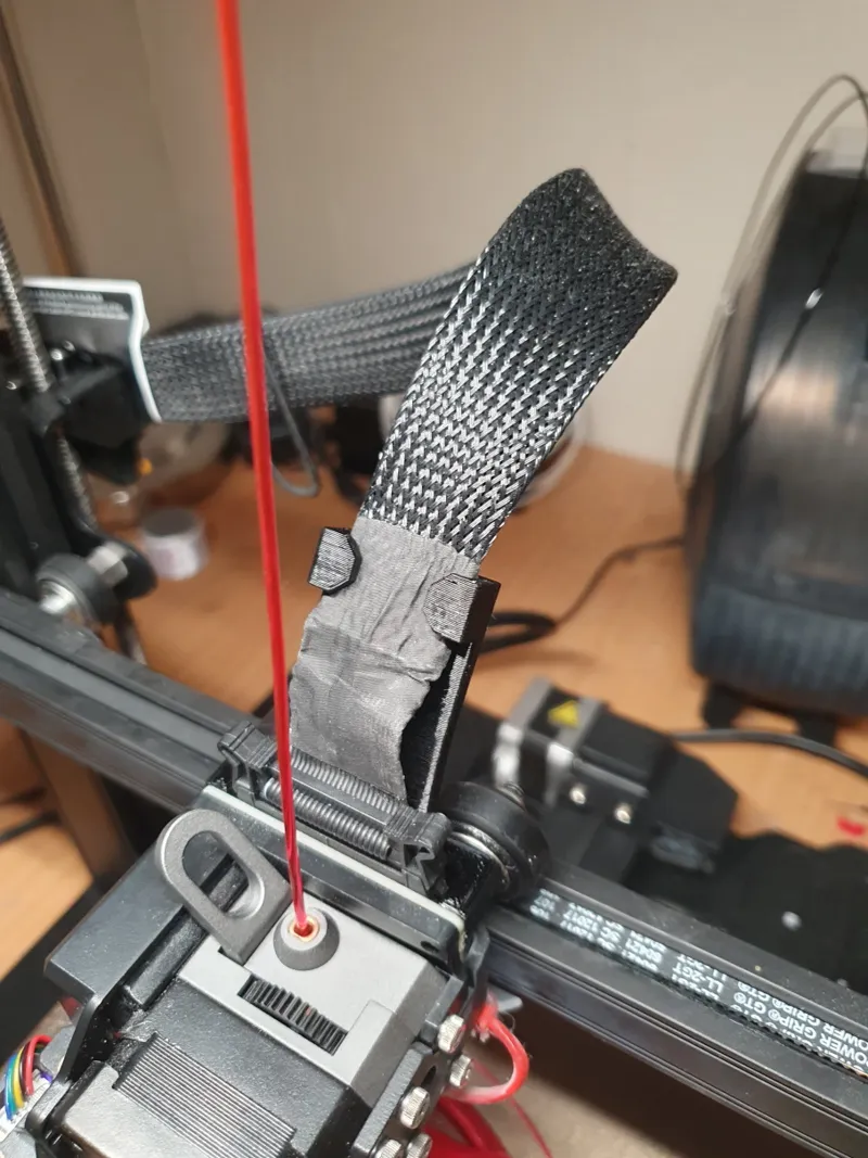 Sprite extruder ribbon cable strain relief 
