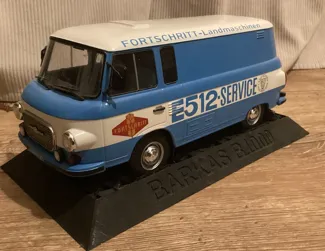 model Bus/Van BarkasB1000 1:18 stand 