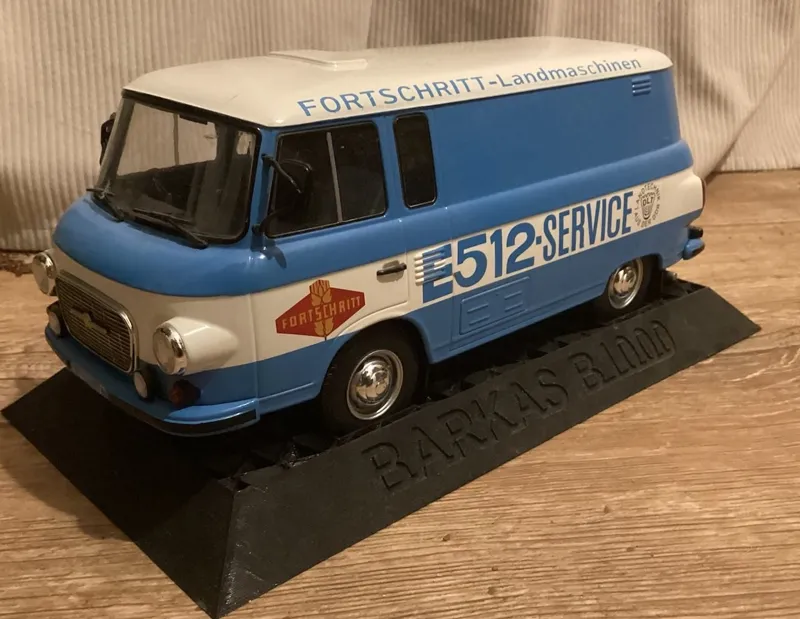 model Bus/Van BarkasB1000 1:18 stand 