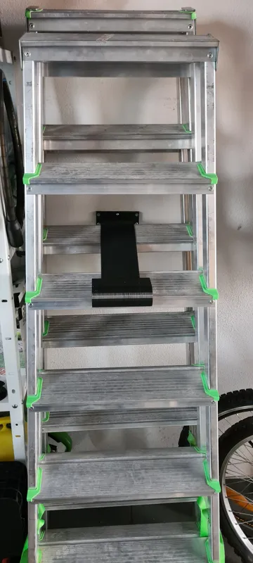 Flexibilný stenový držiak ( flexible wall bracket )