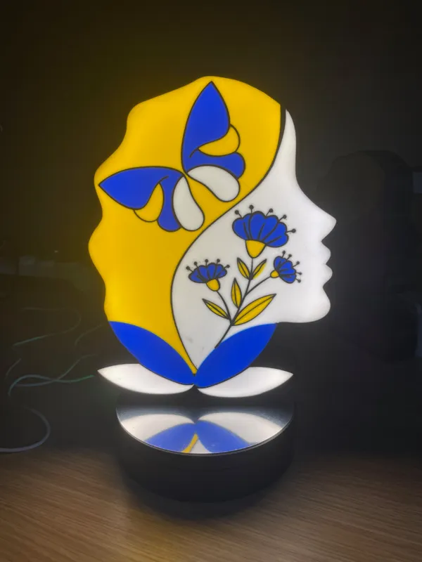 Lightbox silhouette femme printanière