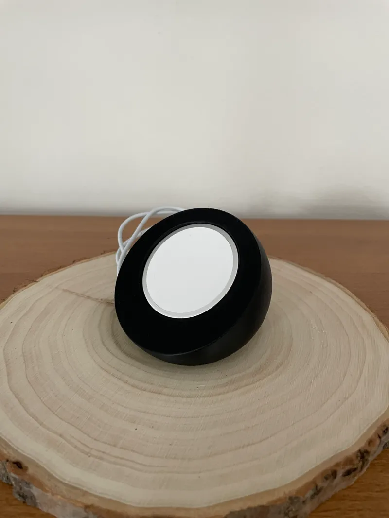 MagSafe iPhone Minimalistic Desktop Mount