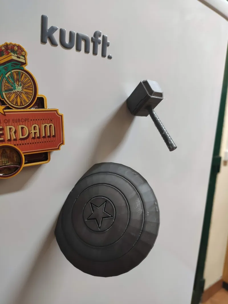 Captain America Shield Magnet - 10x2mm magnet and a bit bigger!