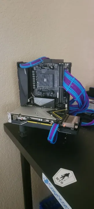 Open air ITX case with radiator support