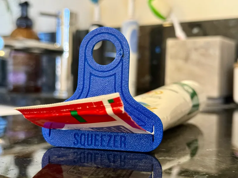 THE ULTIMATE TOOTHPASTE SQUEEZER