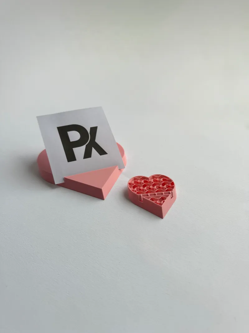 Heart Shaped Photo Stand | Fully adjustable Fusion File Included