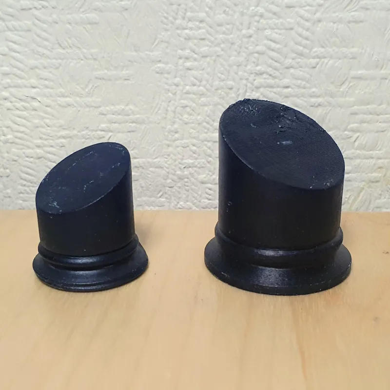 Round bust display plinth