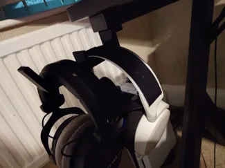 "Gaming Desk" Headset holder
