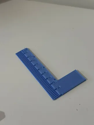 Mini square ruler (10cm)