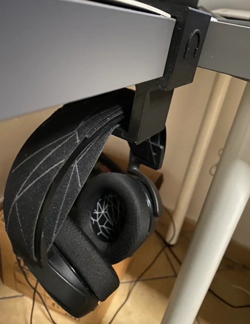 Headset holder for destkop