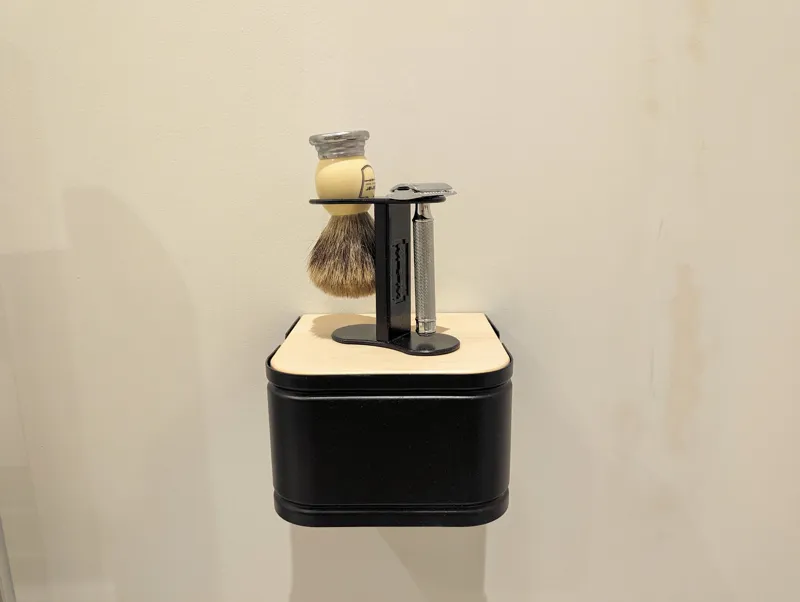 Simple razor and brush stand