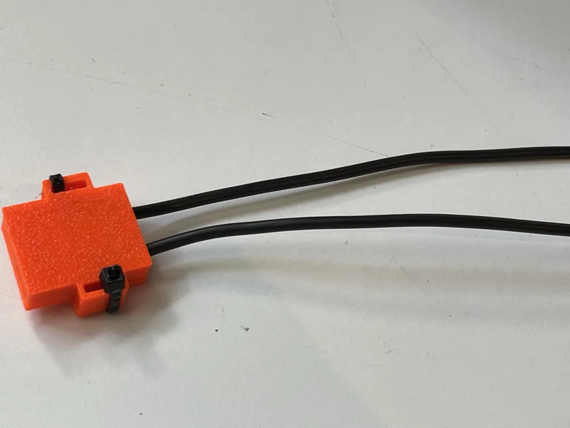 Fuse Holder stackable w cable tie
