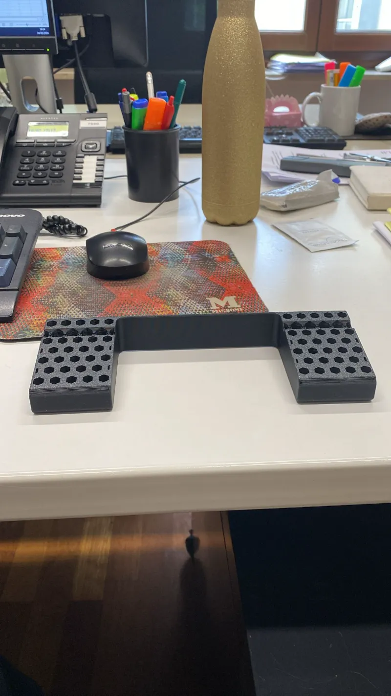 Laptop stand