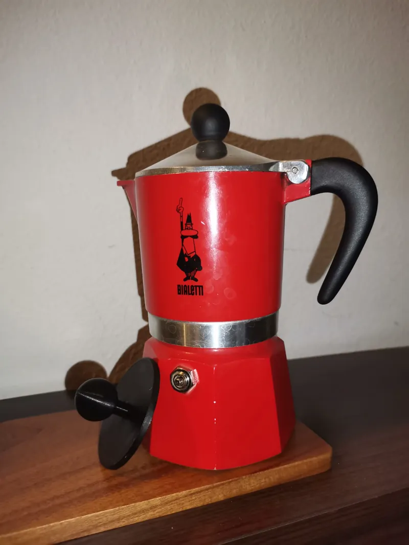 Coffee press for Moka pot