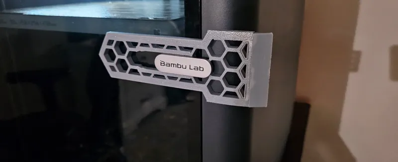Hex Scraper with Replicable Blade and Attachable to Door Knob