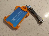 Porte-badge avec trous pour lanyard et élastique — photo 1