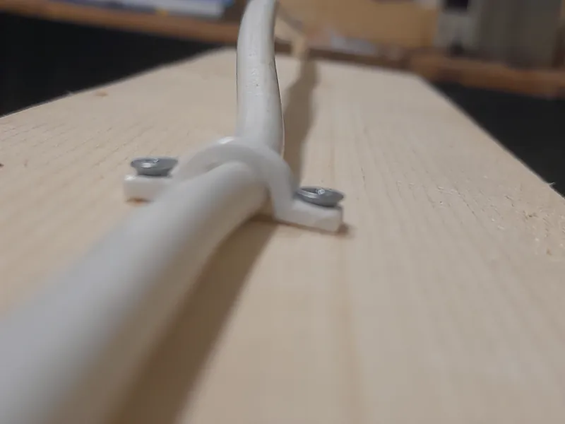 Cable clip