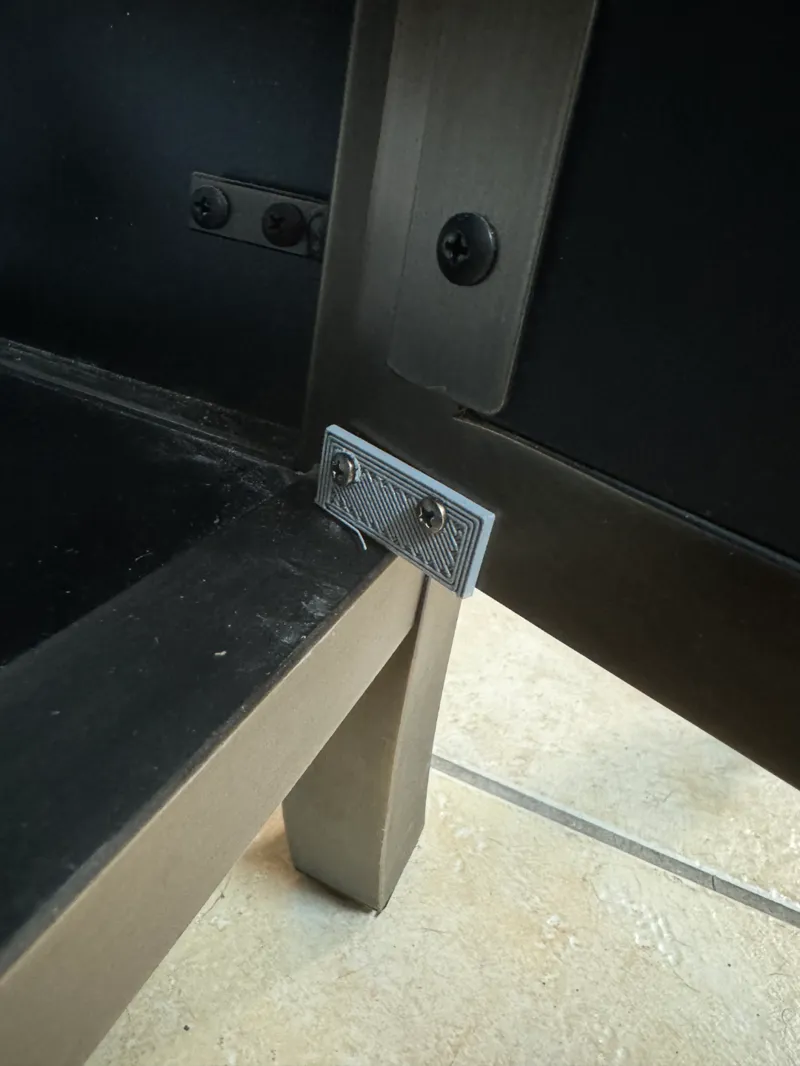 Cabinet hinge