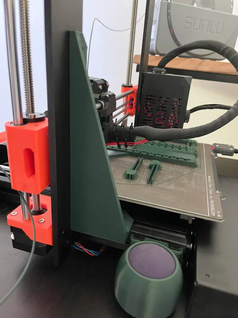 Prusa_MMU_enclosure_frame_brace_silver_60mm