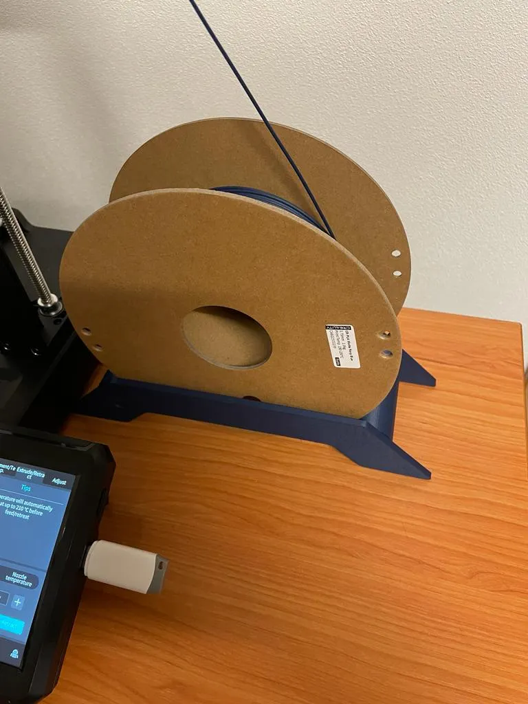 Filament spool roller