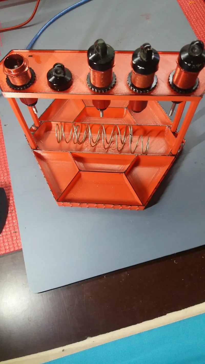 RC Screw storage and suspension workplace