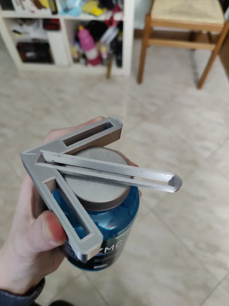 Arrow style center finder jig