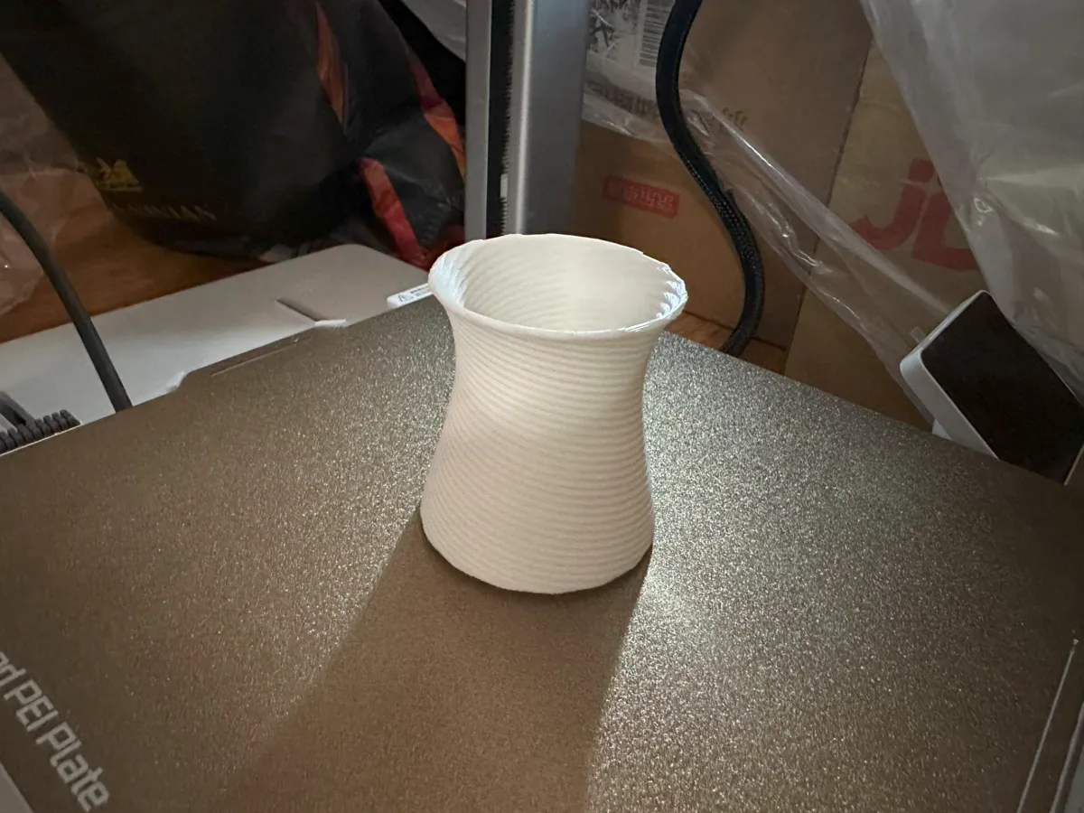 Vase hyperboloïde de bureau