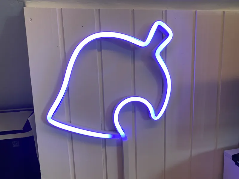 Animal Crossing leaf wall lamp