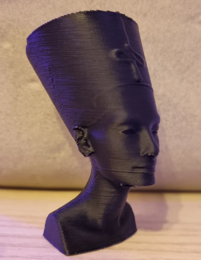 small Model Nefertiti