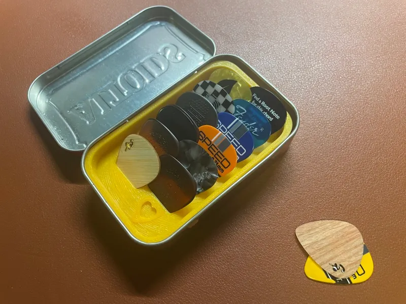 Altoids tin Guitar Pick Case