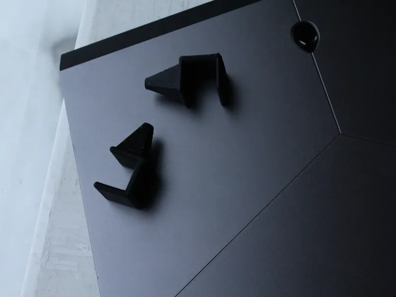 Alienware R3 Laptop Stands