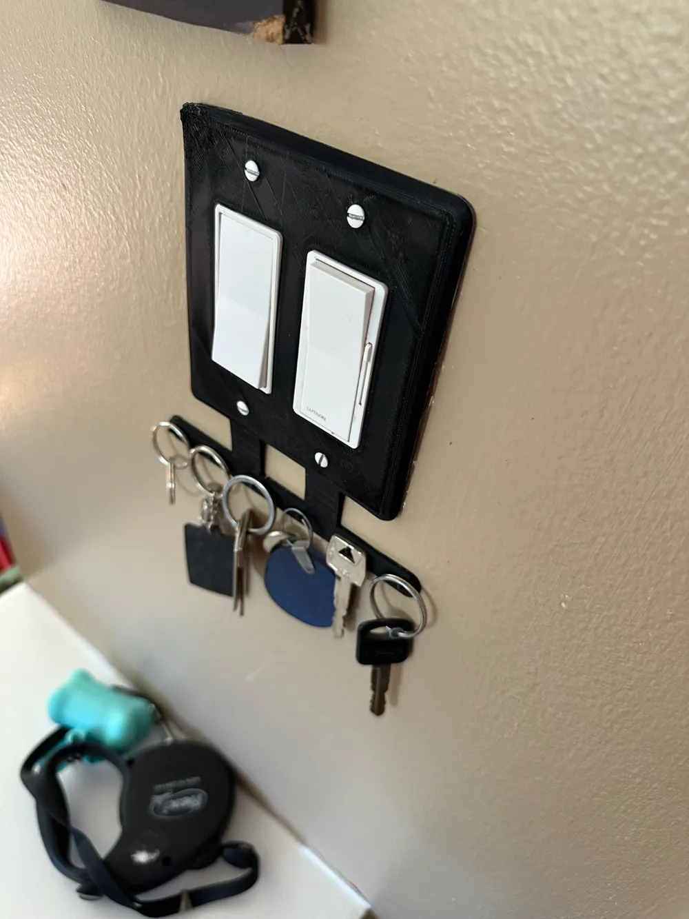 Double outlet / light switch key hook by av8r37 MakerWorld