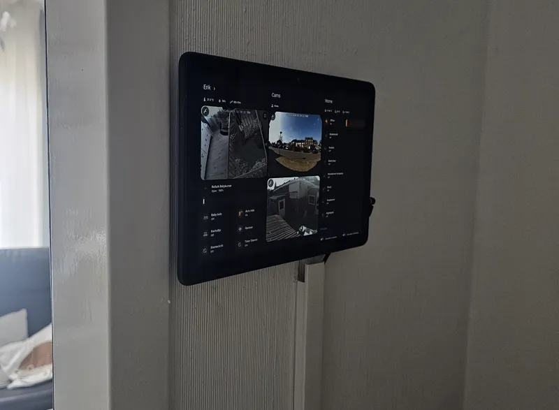 Magnetic tablet wallmount