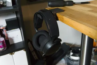 Minimalistic Headphone holder (HÅLLARE)