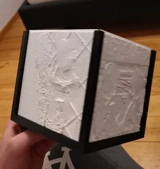 Stereolith lamp with changable pictures at the side