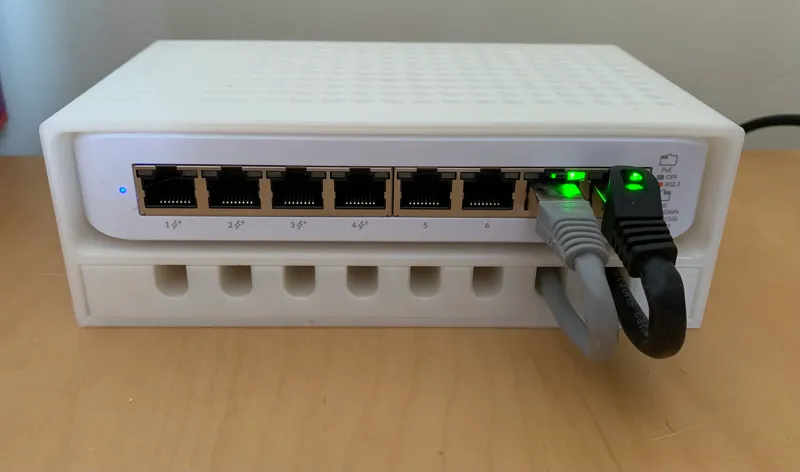UniFi Switch Lite 8 POE : Desktop Stand