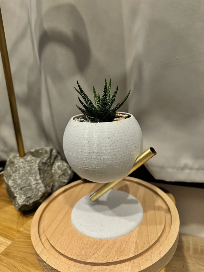 Spherical flower pot 