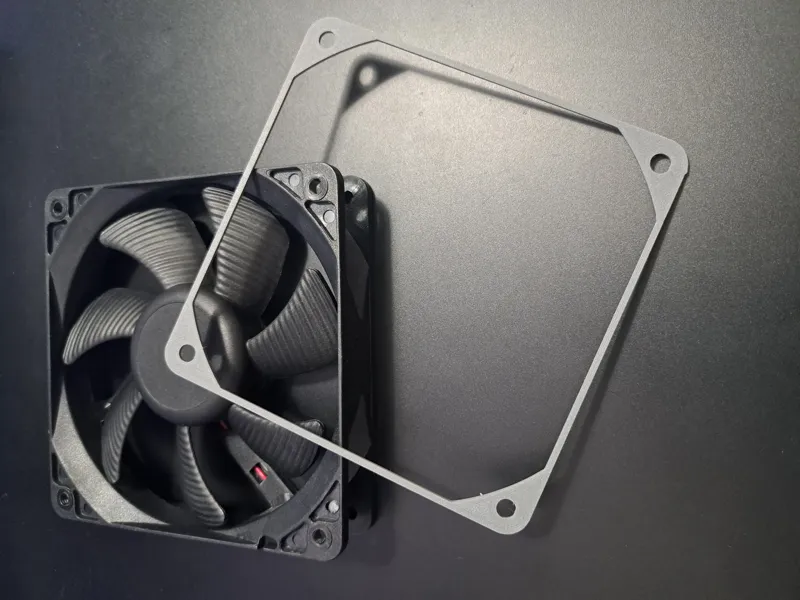 PC case fan spacer