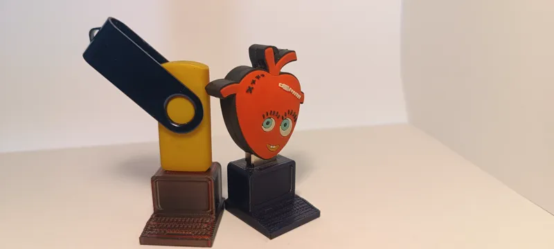 PC-PENDRIVE HOLDER