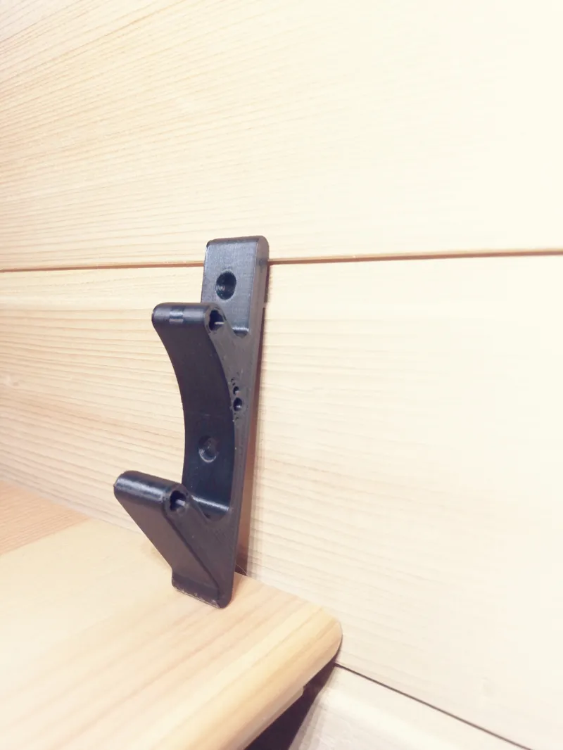 Coat-hook V3