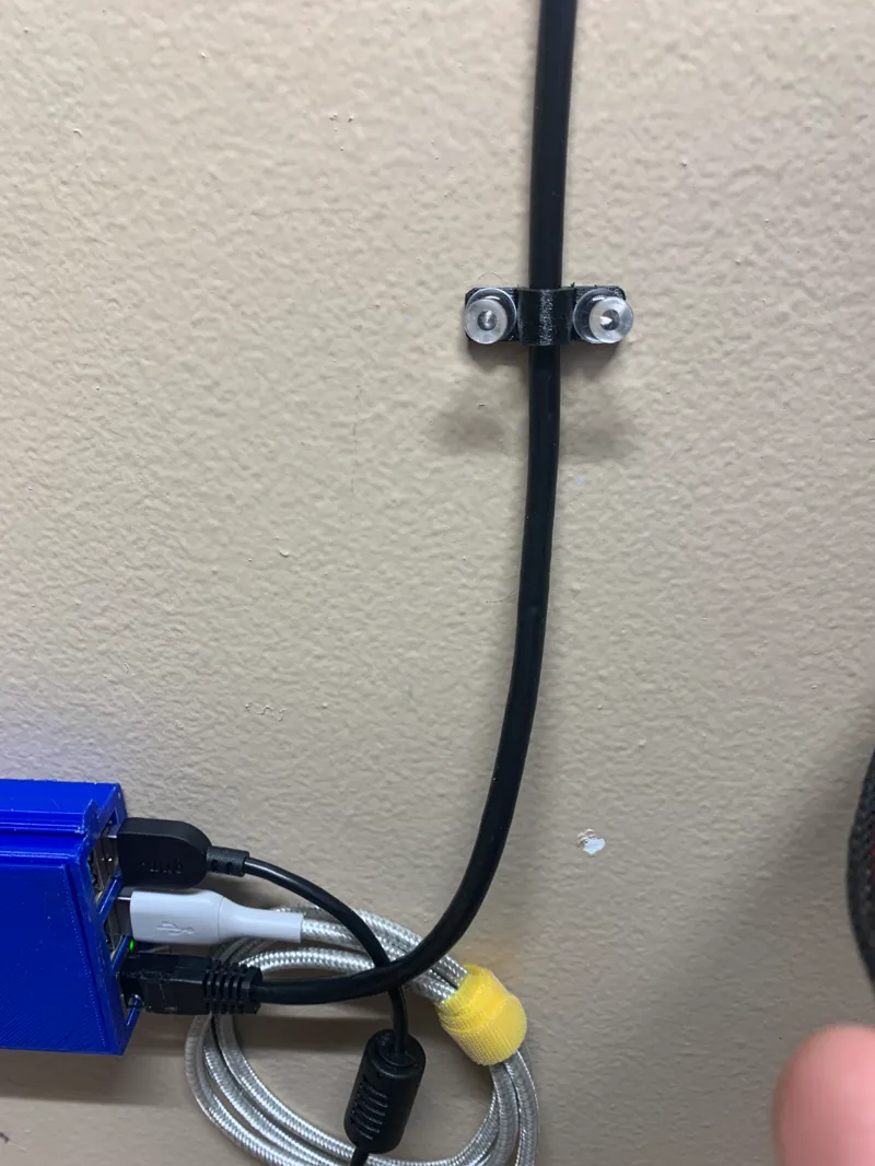 Thumbtack Single Cable Holder