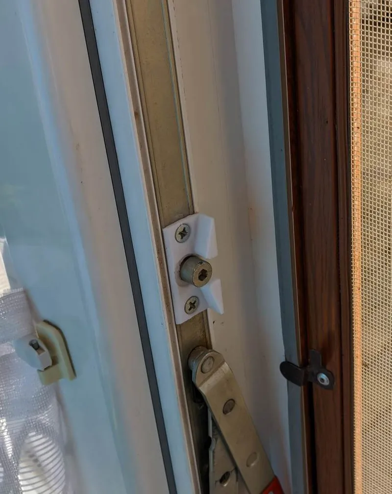 Tool to close and open window