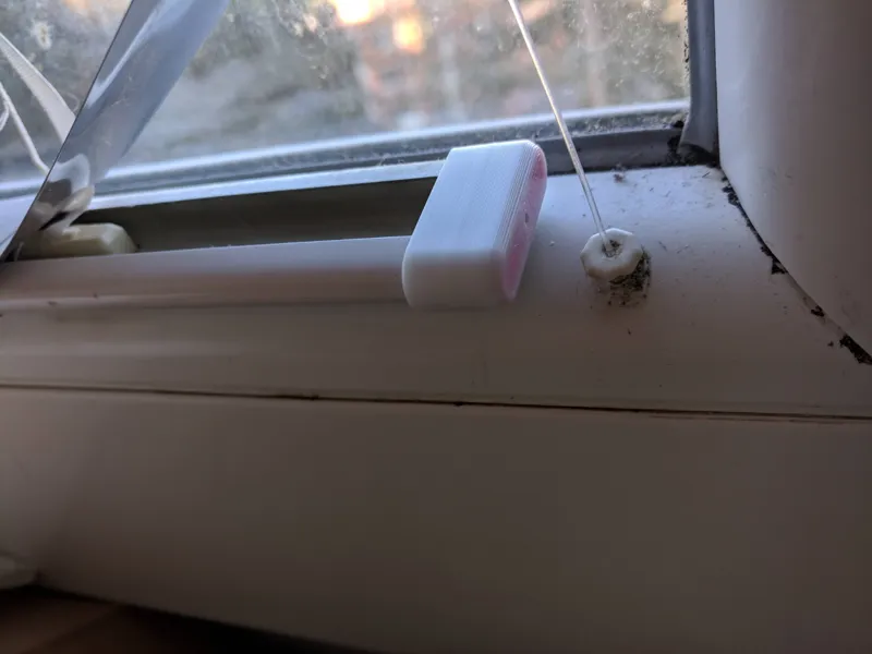 Jalousie bottom molding cover