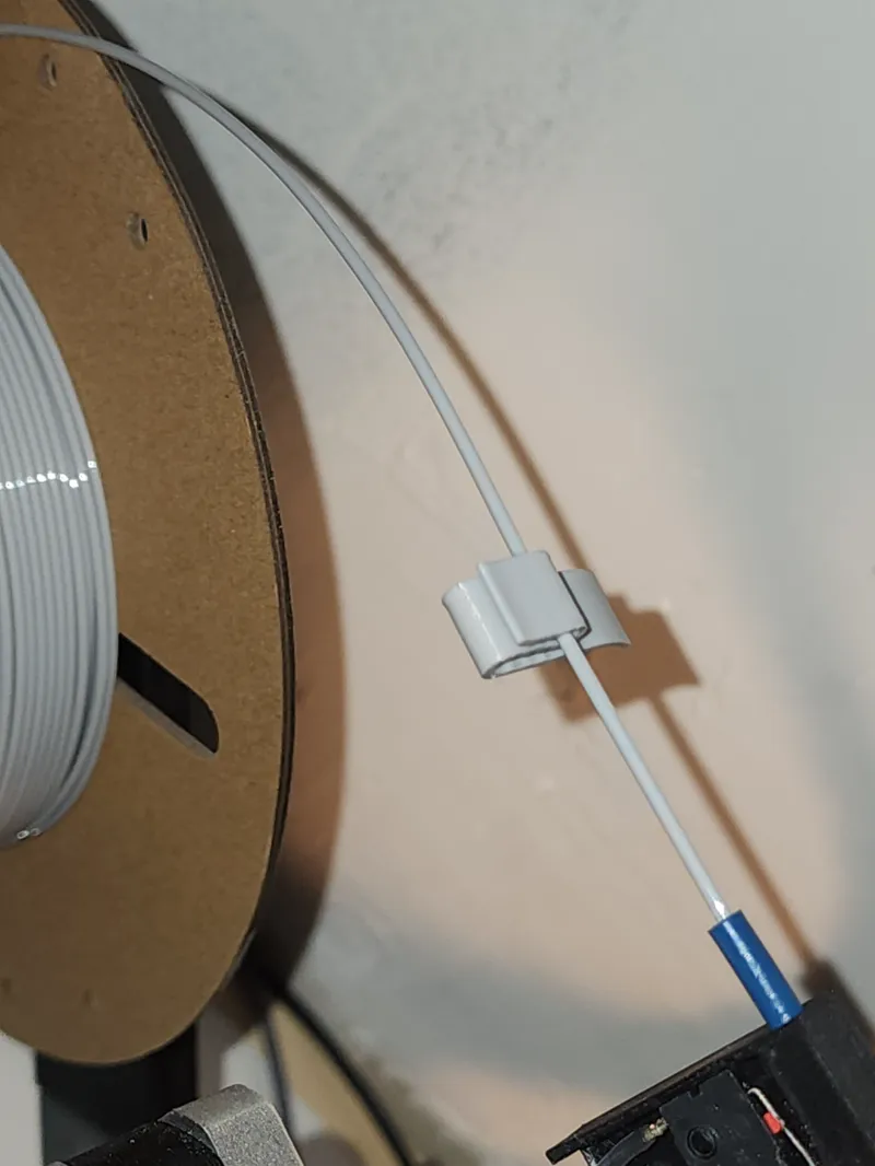 Filament clip with passthrough