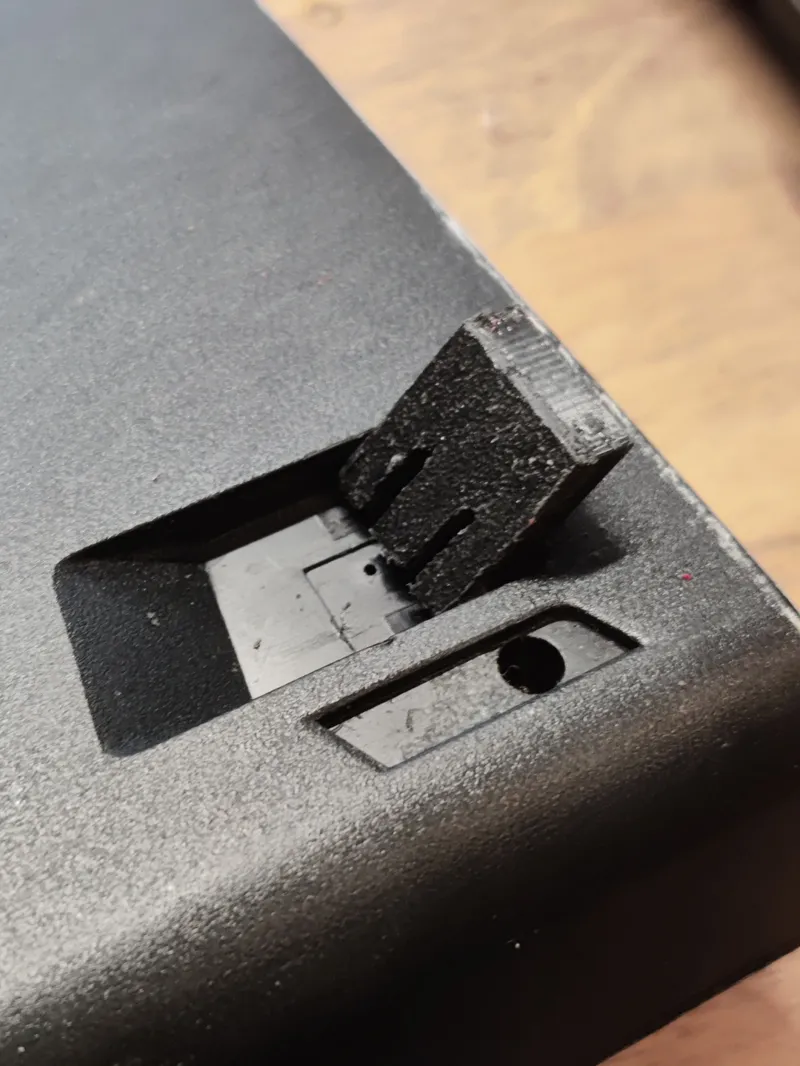 Corsair Strafe Keyboard Leg